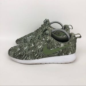 Nike Roshe One Floral Print Running Shoe Womens Size 8.5 Green White Athletic